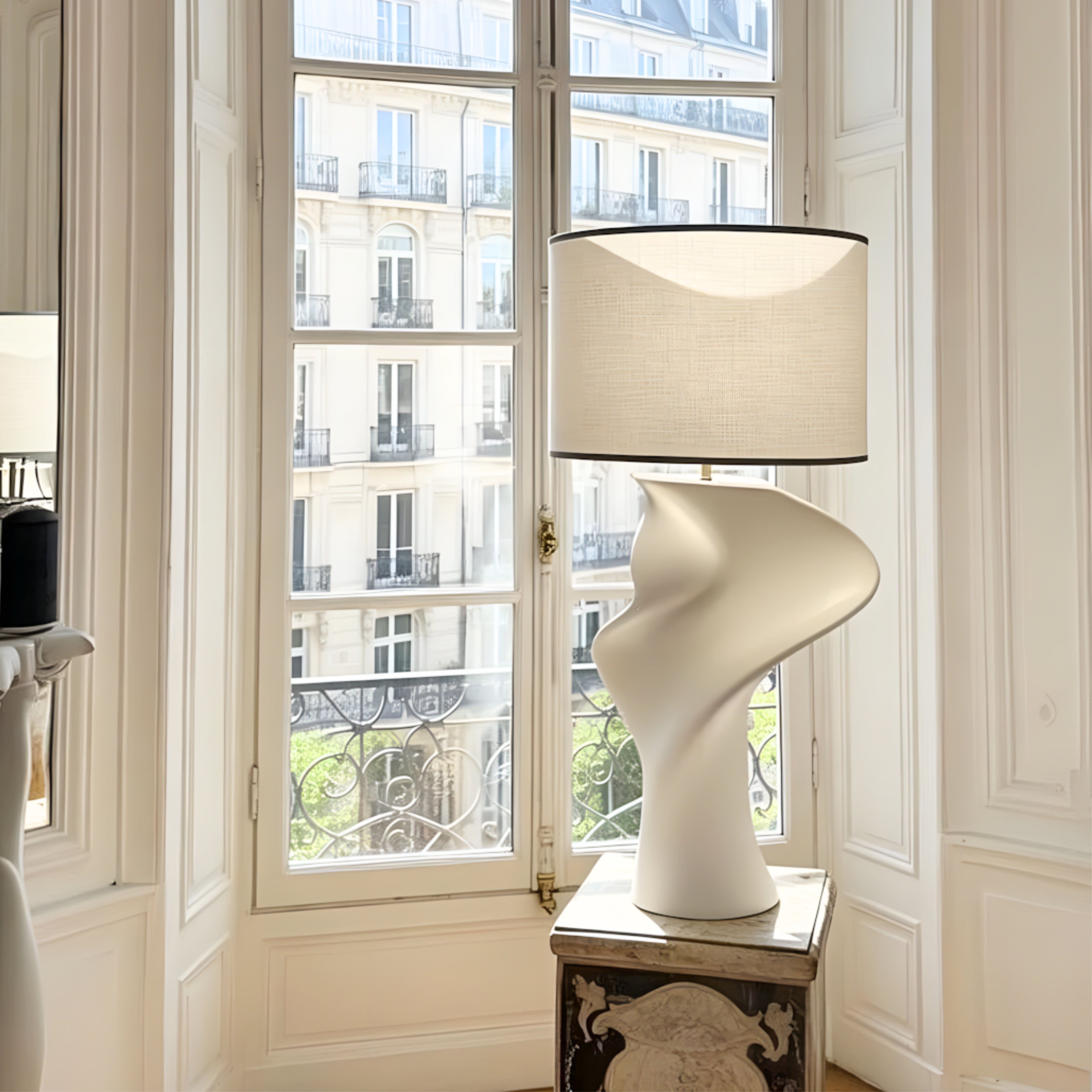Lampe design en céramique Maestrosa dans un salon contemporain